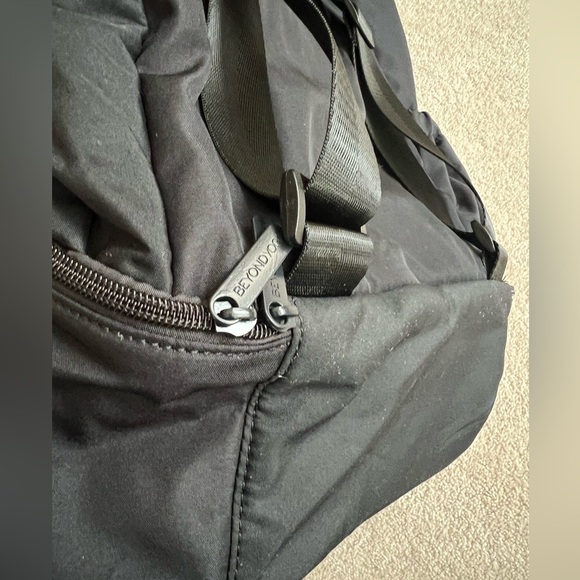 Beyond Yoga Convertible Gym Bag Tote Backpack - Picture 5 of 6